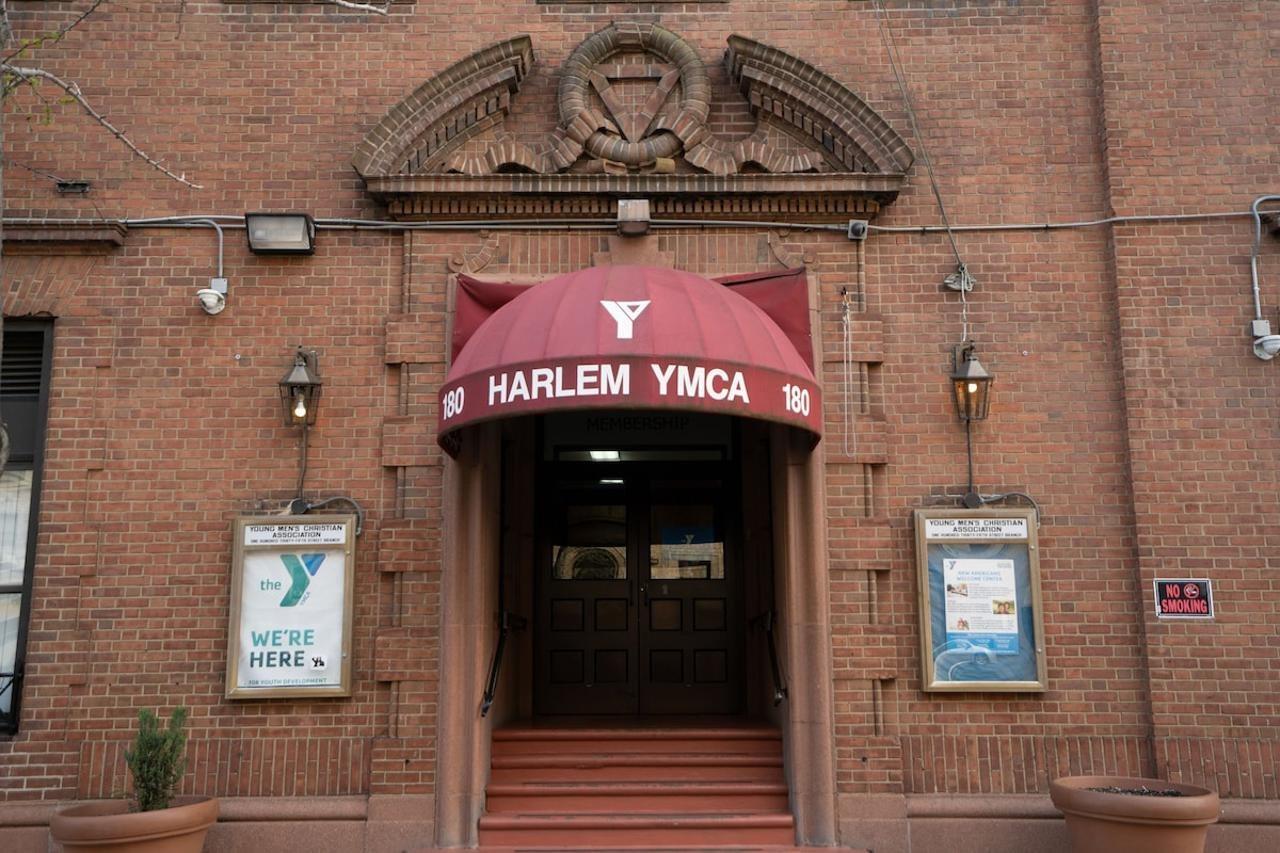 Хостел Harlem Ymca Нью-Йорк Экстерьер фото